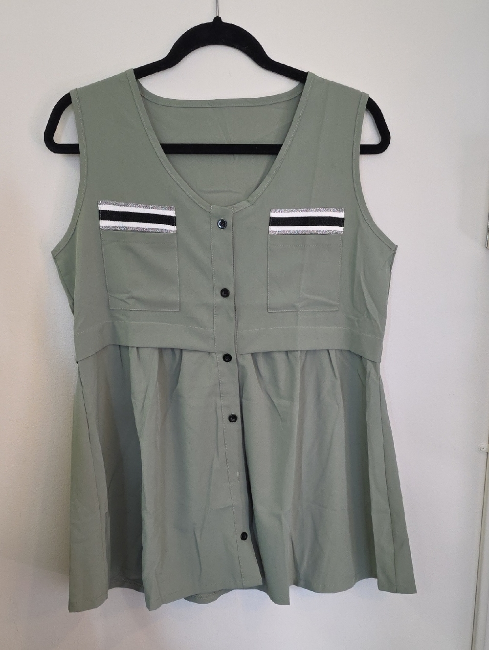 Sleeveless Sage Button-Front Women's Dress with Pocket Detail